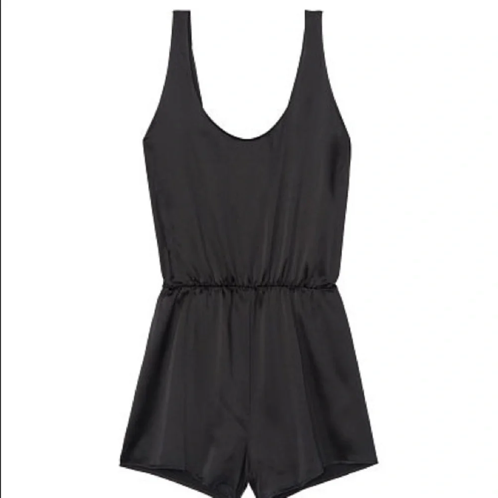 NWT Victoria’s Secret: Rare 🔥 Extra Small Satin Black Back Tie Romper